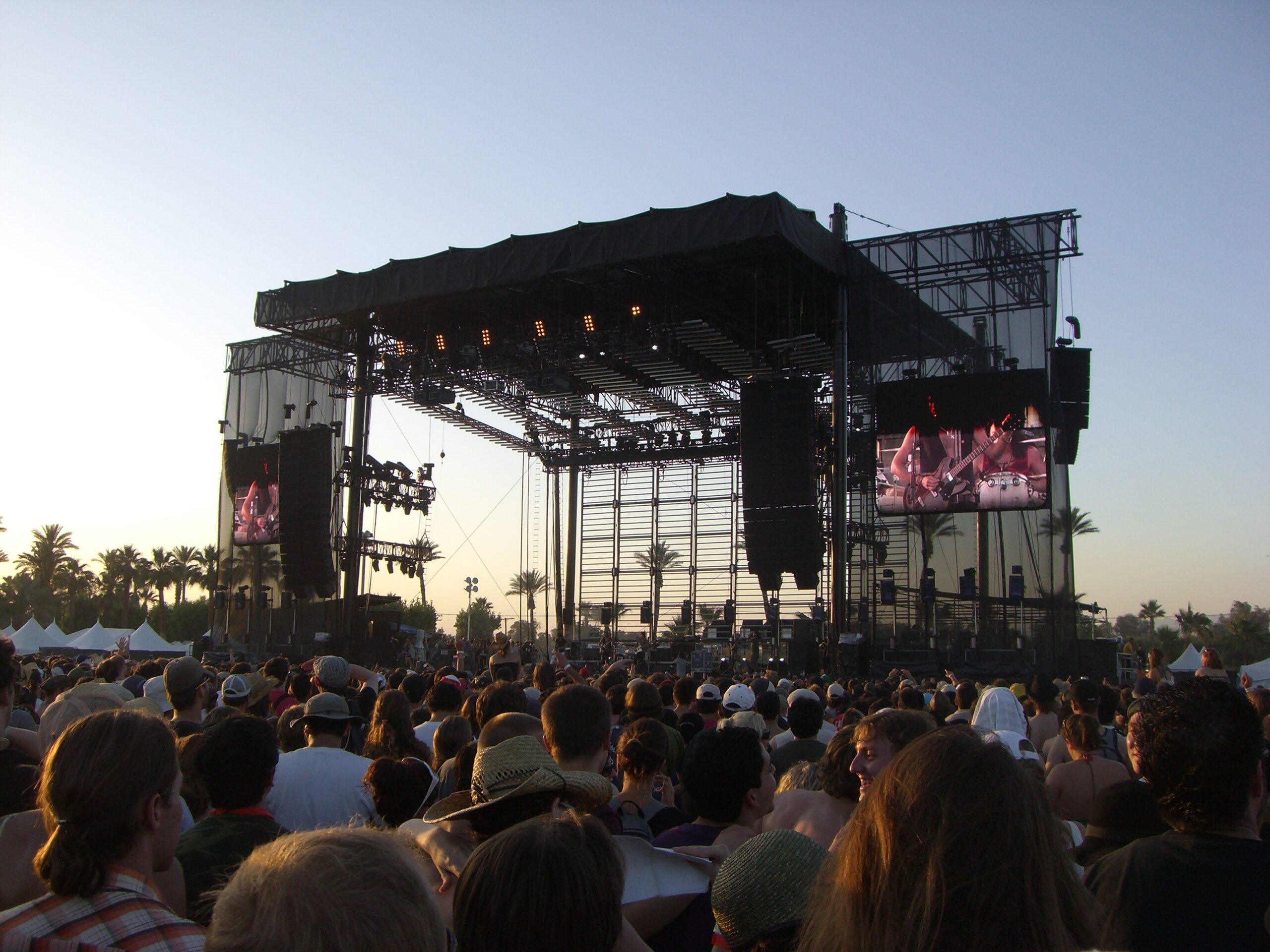 Kings of Leon plays on Coachella&#039;s mainstage