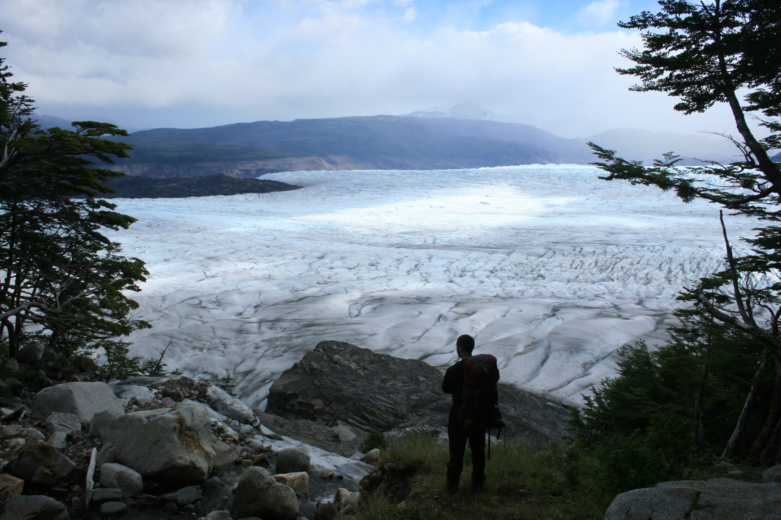 A hiker gazes out over Glaciar Grey. (photo by Brian Leukart)