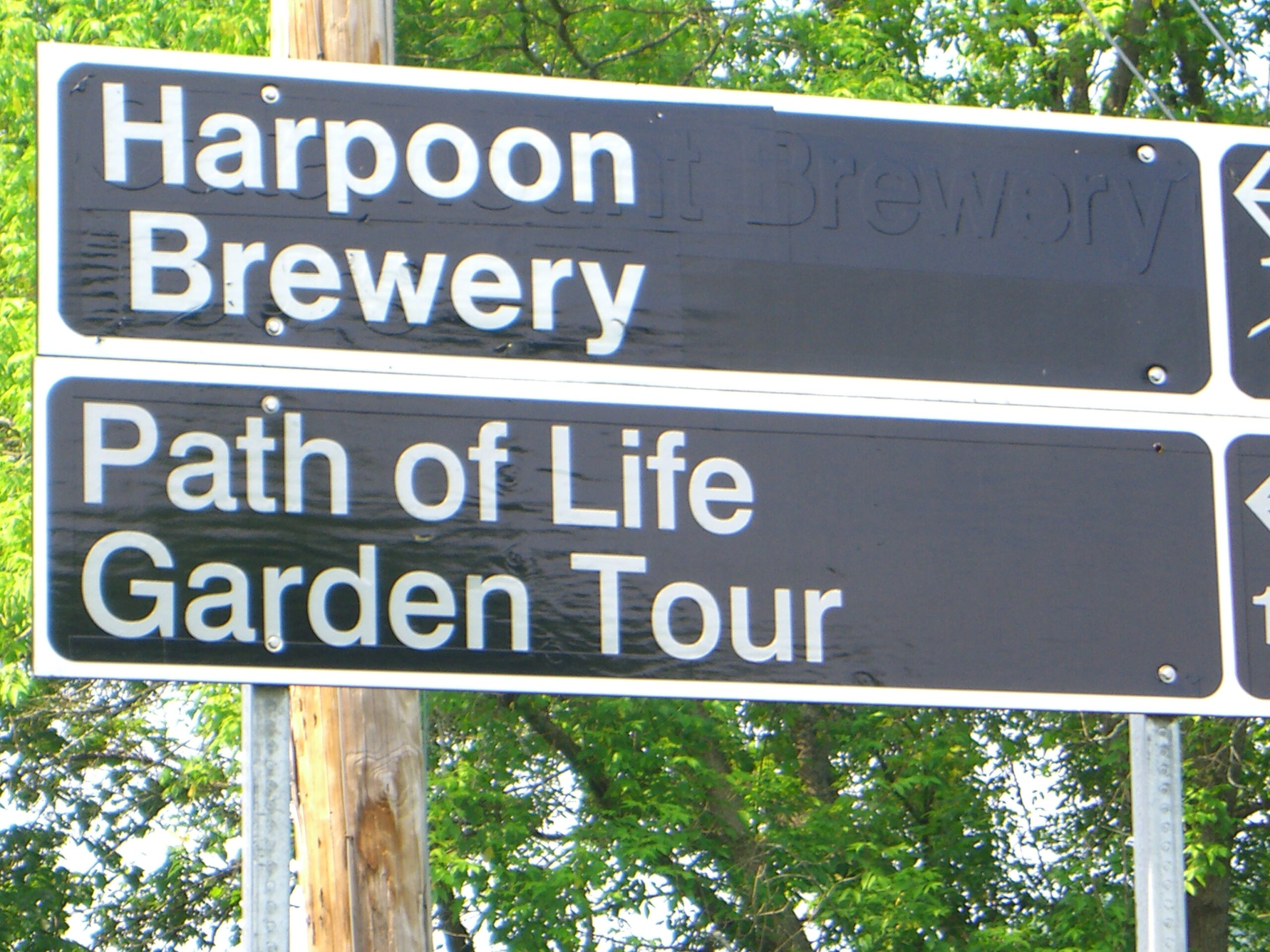 A road sign in Windsor, Vermont advertises a 