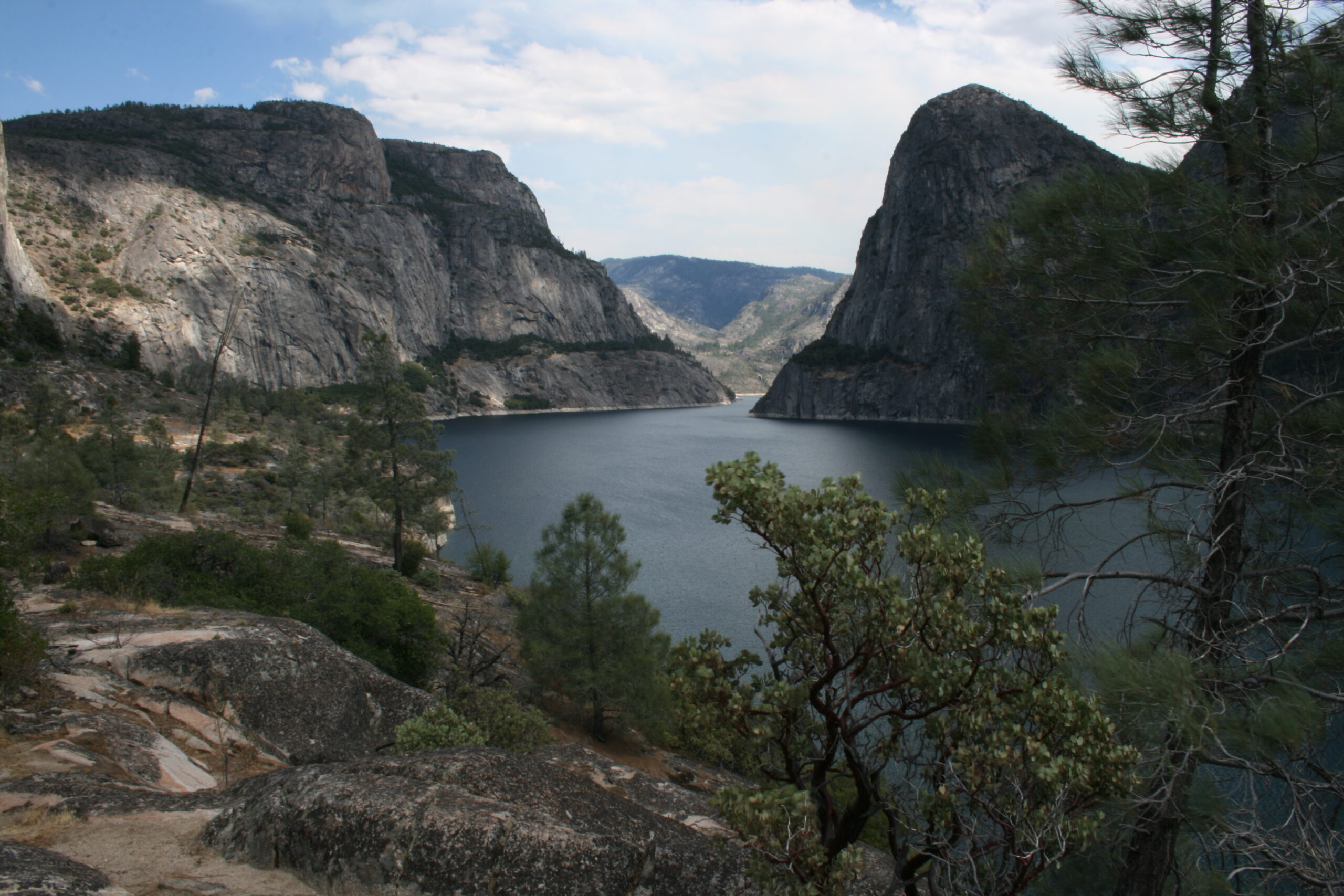 Hetch Hetchy reservoir view with trees, mountains