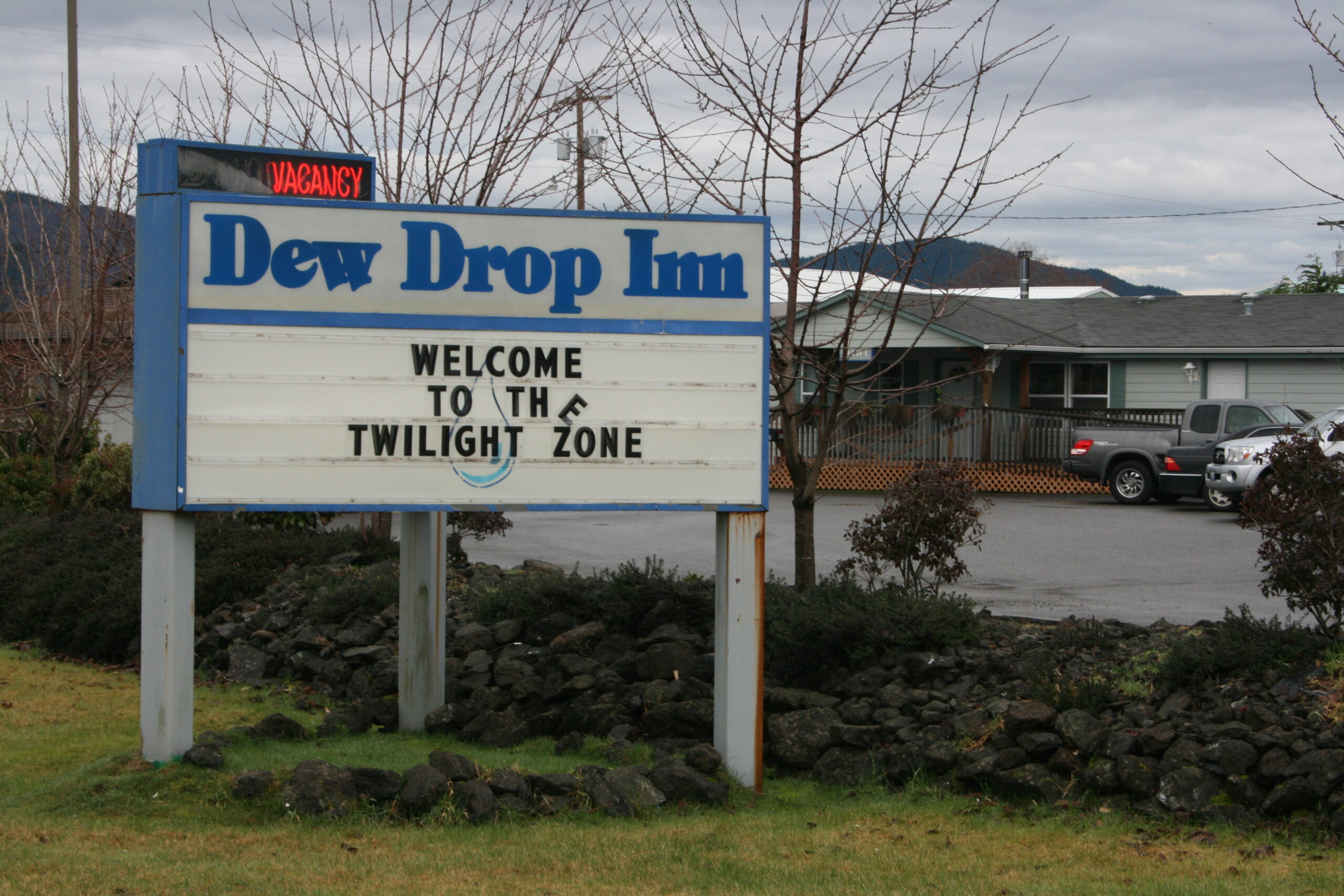 The Dew Drop Inn welcomes Twilight fans.