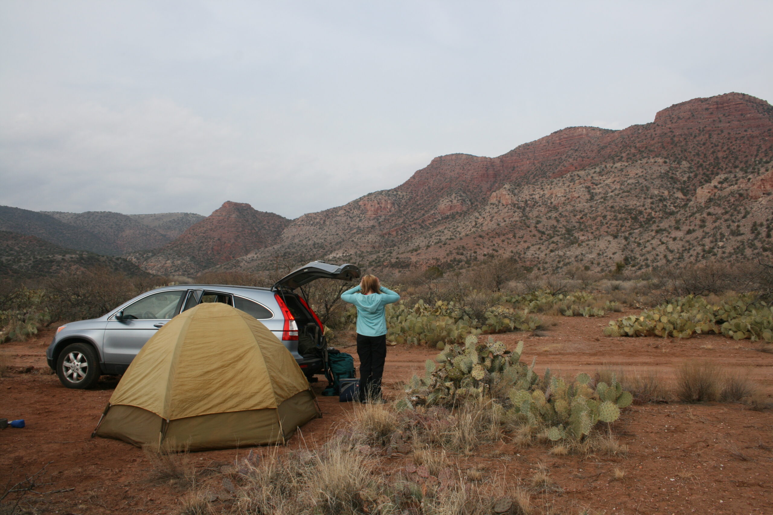 The group gets ready for a hike into Sycamore Canyon to find a Verde Hohokam cliff dwelling.