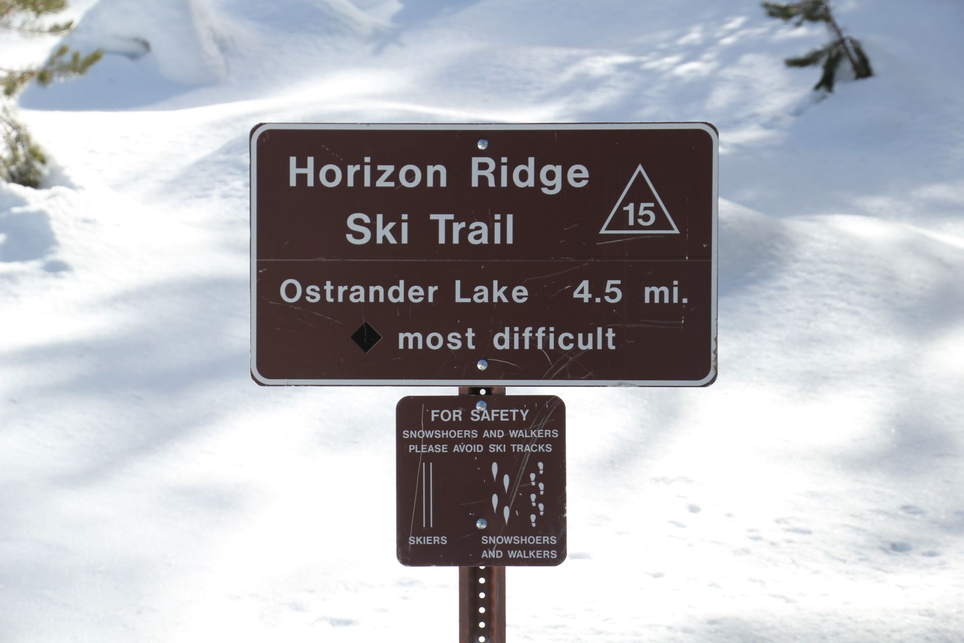 The Horizon Ridge Ski Trail signs warns that the route is 