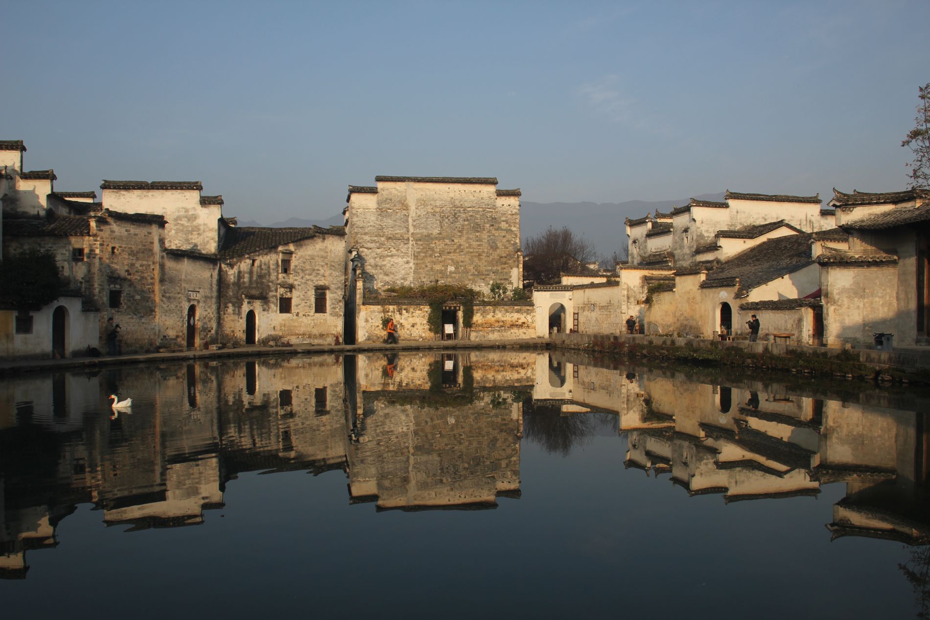 Hóngcūn's beautiful, crescent-shaped Moon Pond sits in the center of the town.