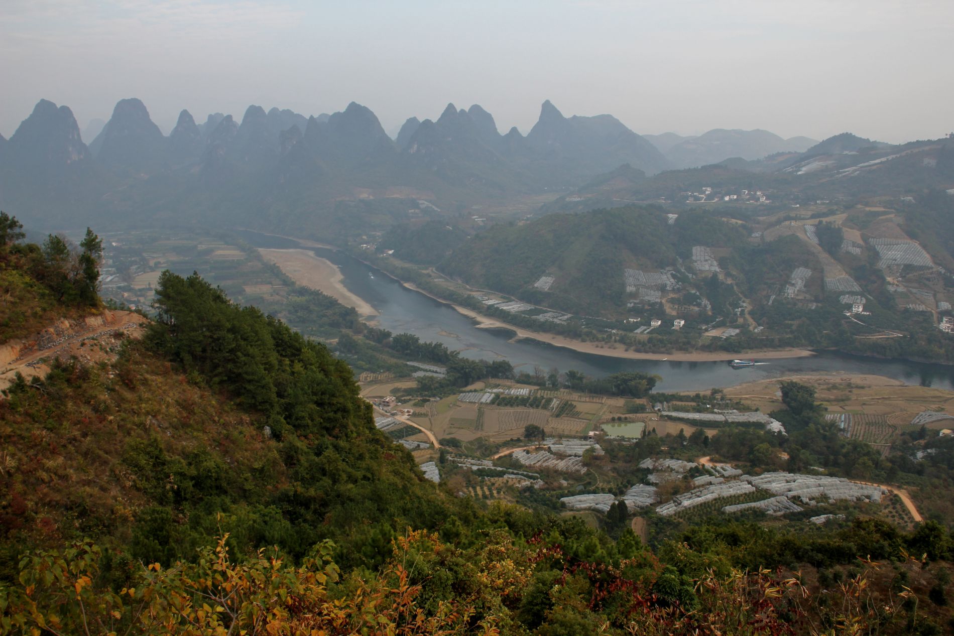 The small town of XÄ«ngpíng sits near the Lí River in GuÄƒngxÄ«, China.