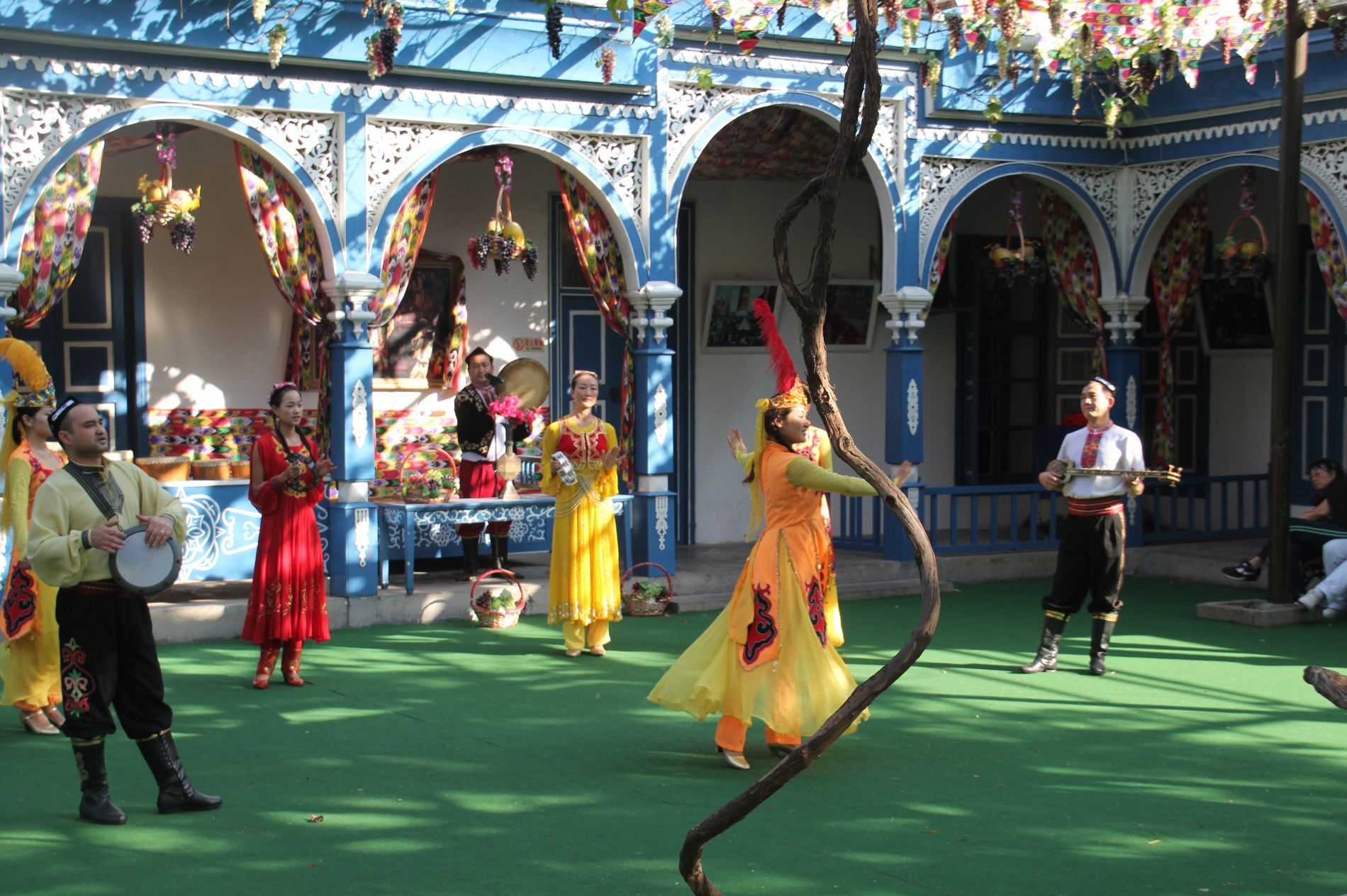 Actors perform in Splendid China, Shenzhen.