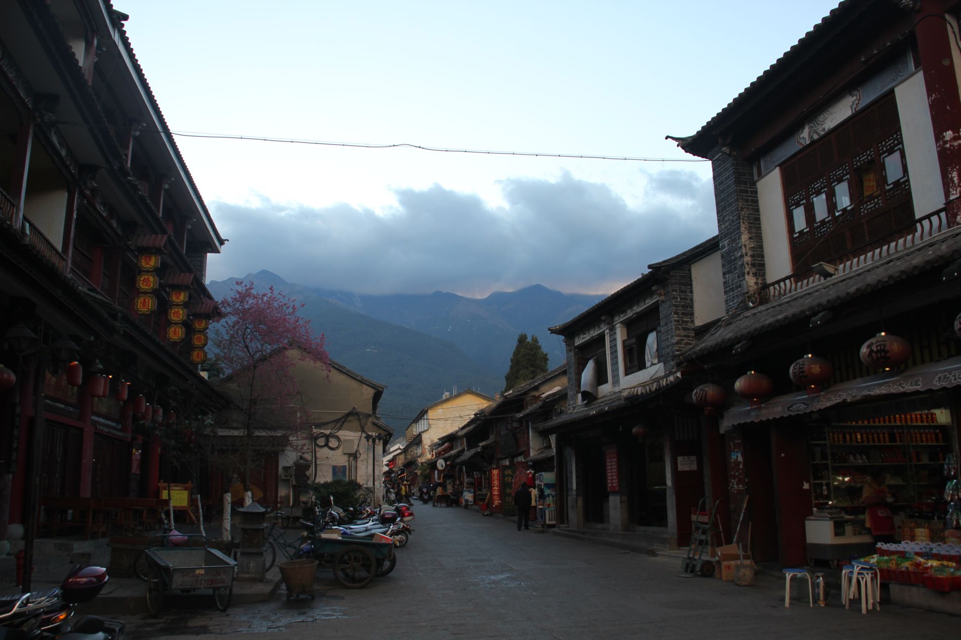 Mountains tower behind the streets of DàlÇ??, China.