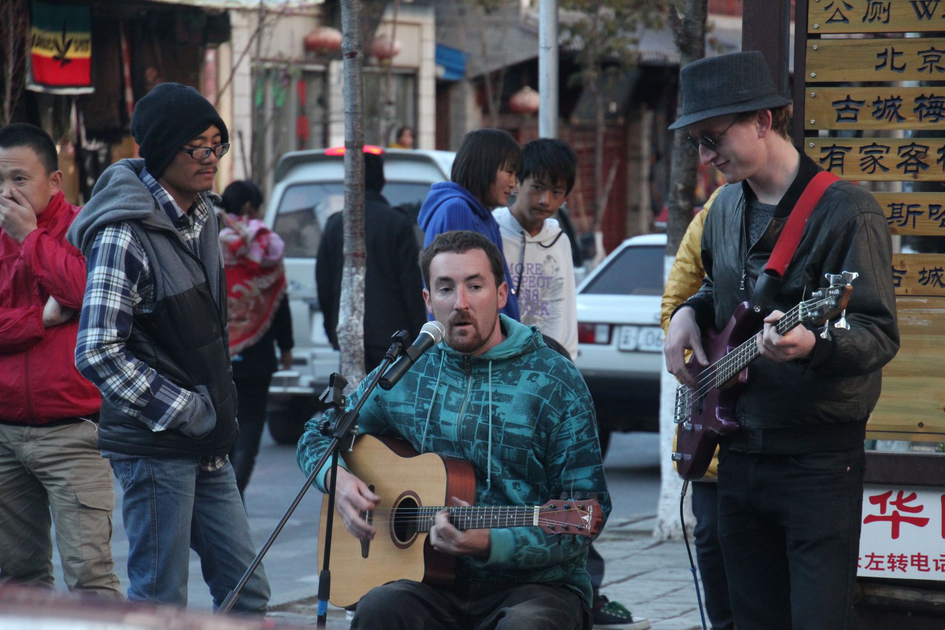 Street musicians play guitars in DàlÇ??, China.