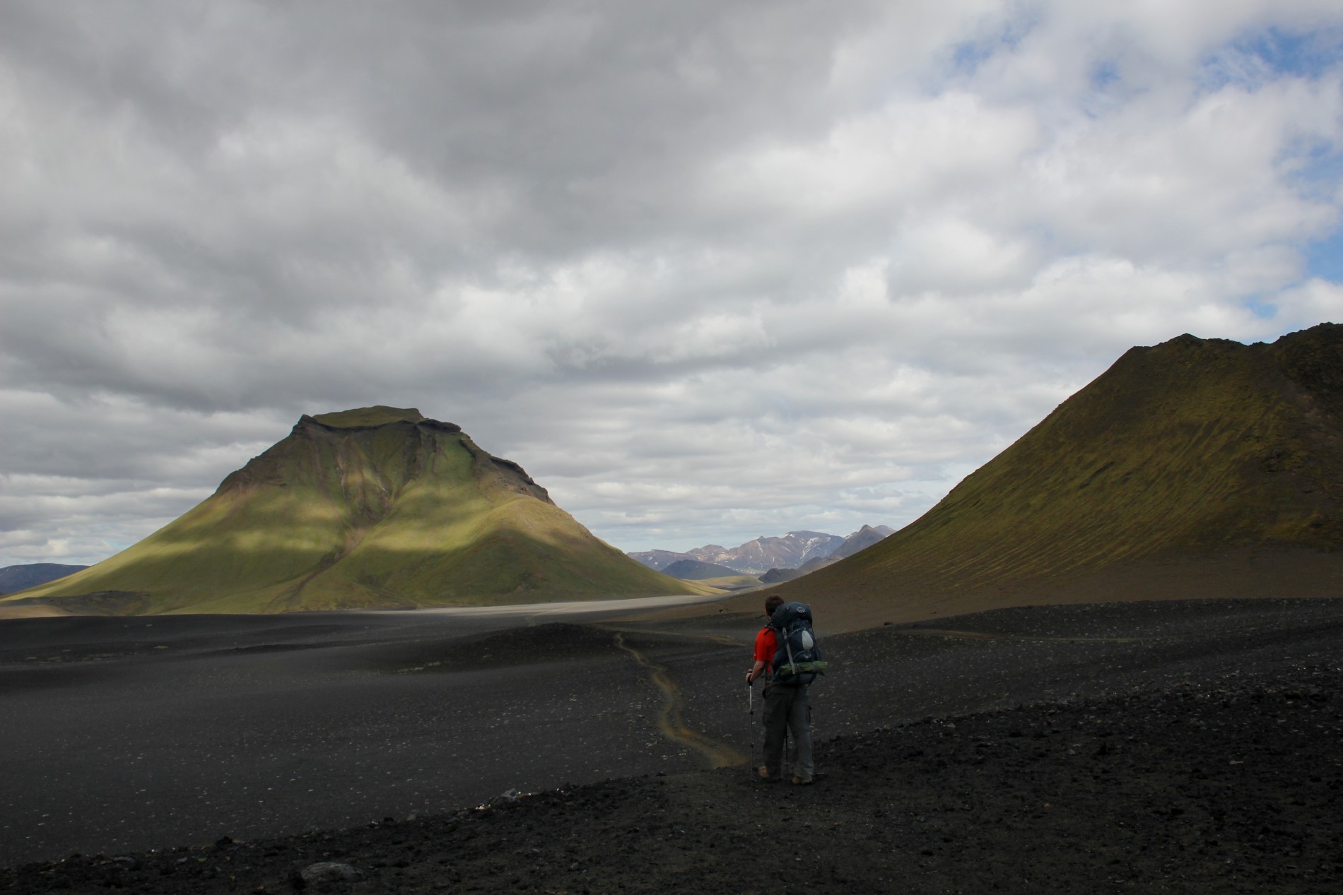 Brian hikes toward Ã??lftavatn.