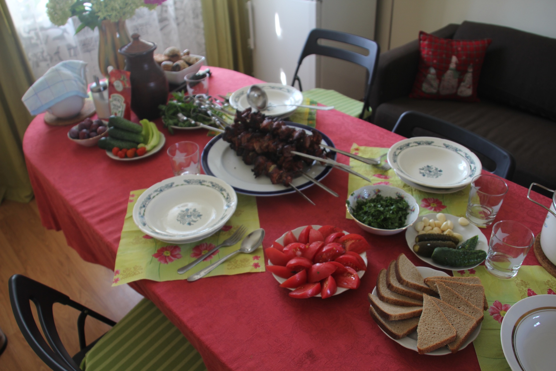 A Russian feast with shashlik waits to be eaten.