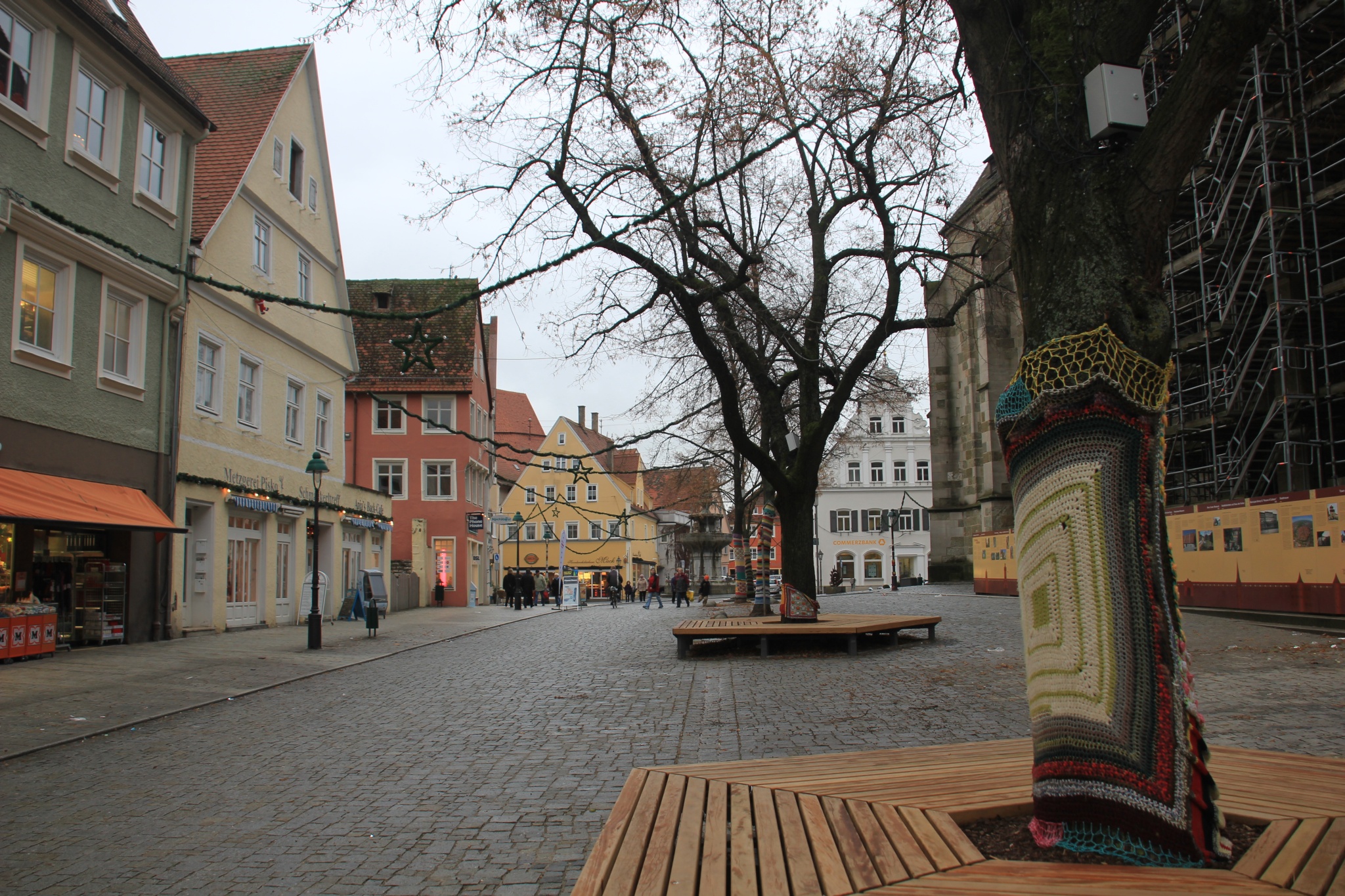 Guerilla knitting can be seen on the trees of Nördlingen, Germany.