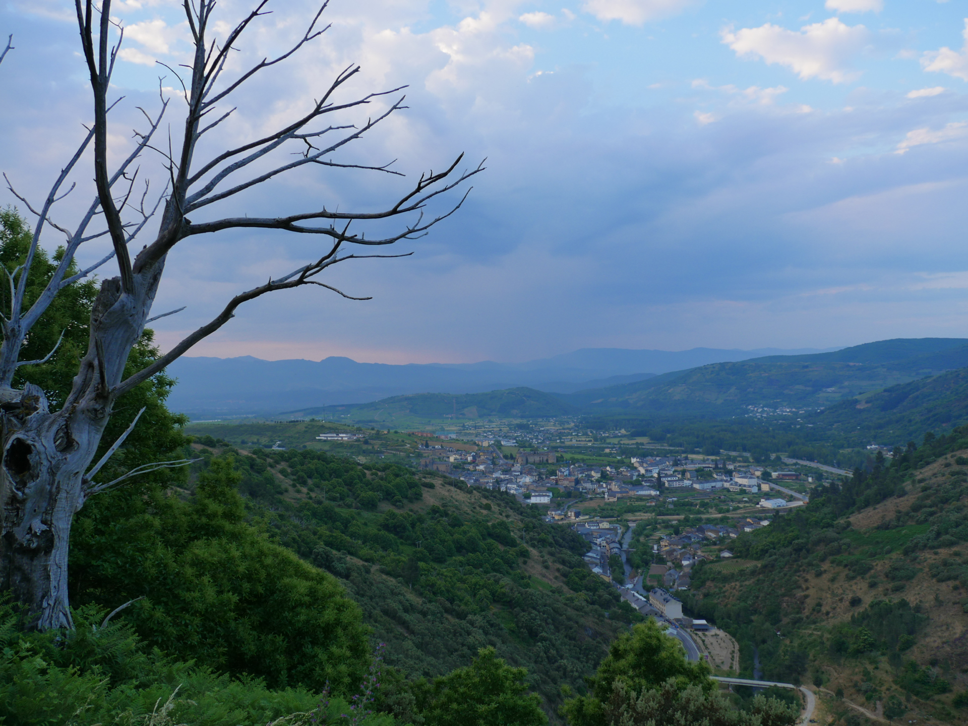 The Camino Duro gives hikers a spectacular view of the Ponferrada valley.
