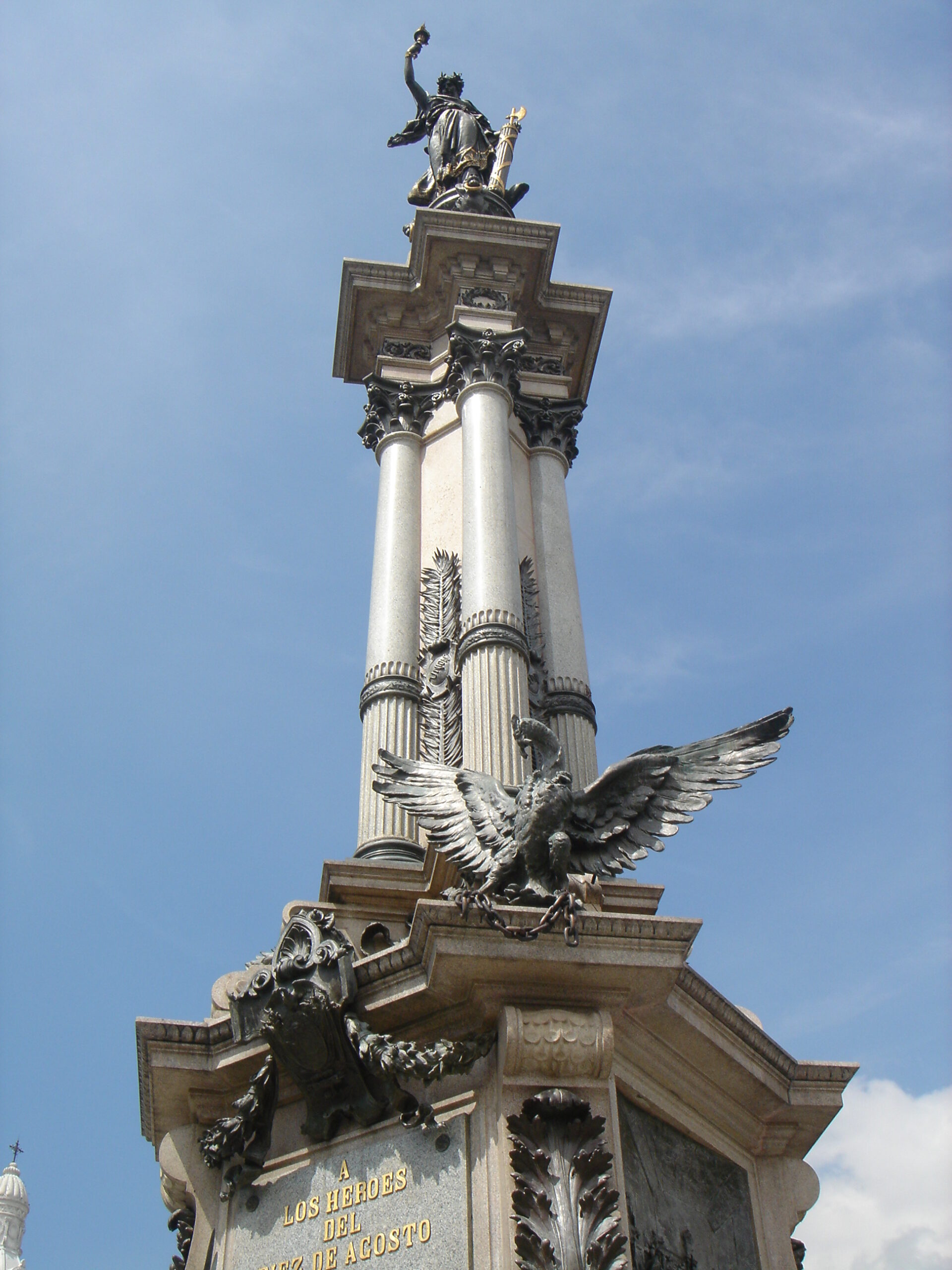 Quito liberation statue
