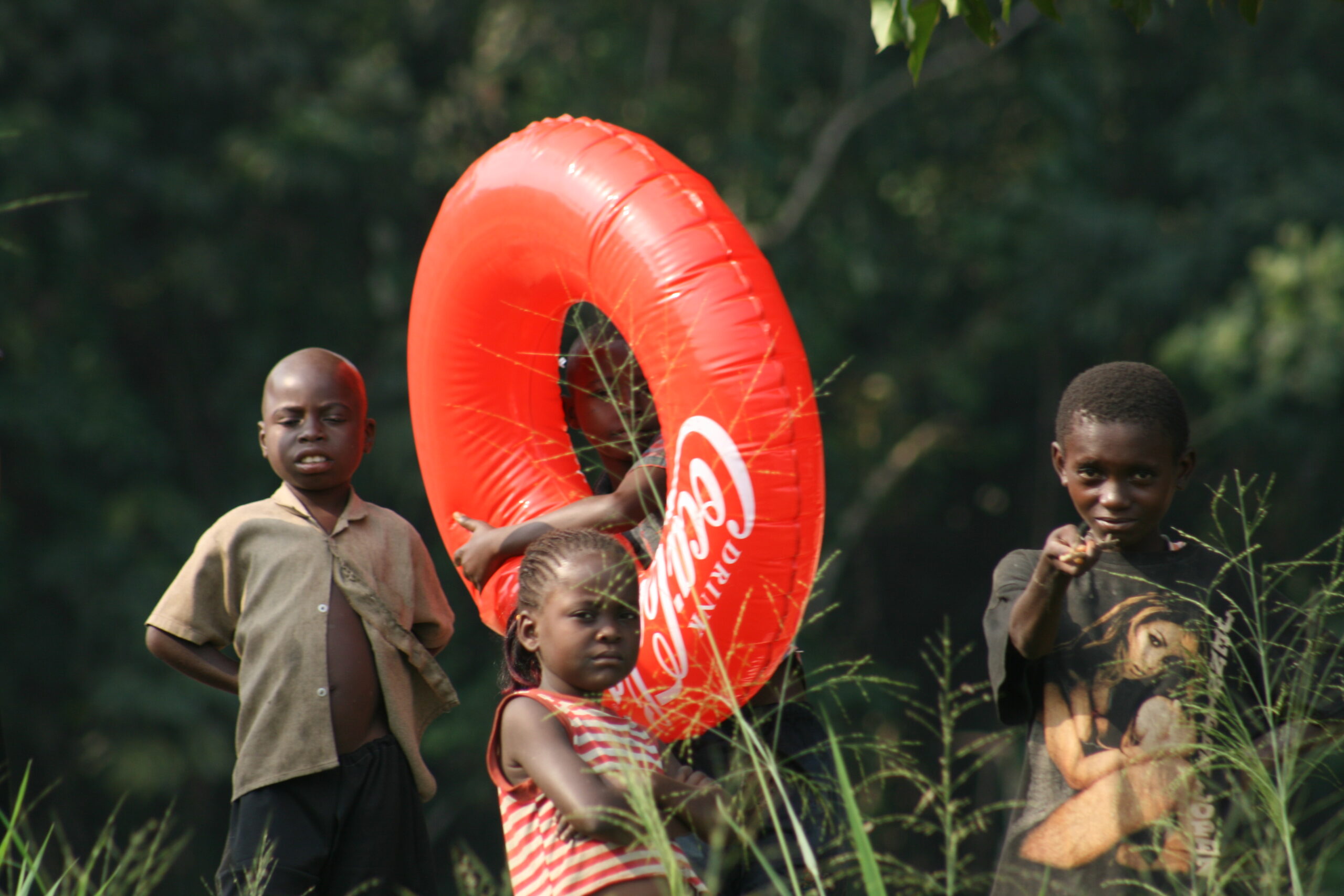 Kids with tube in Yangambi