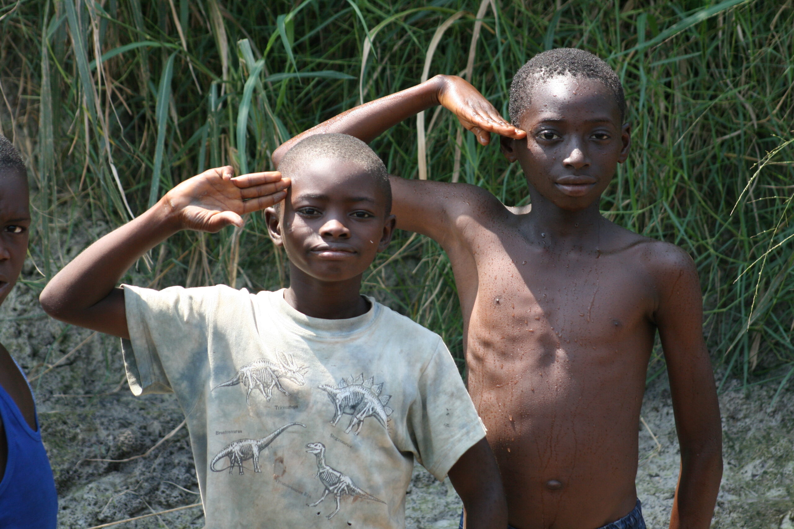 Children saluting in Bumba