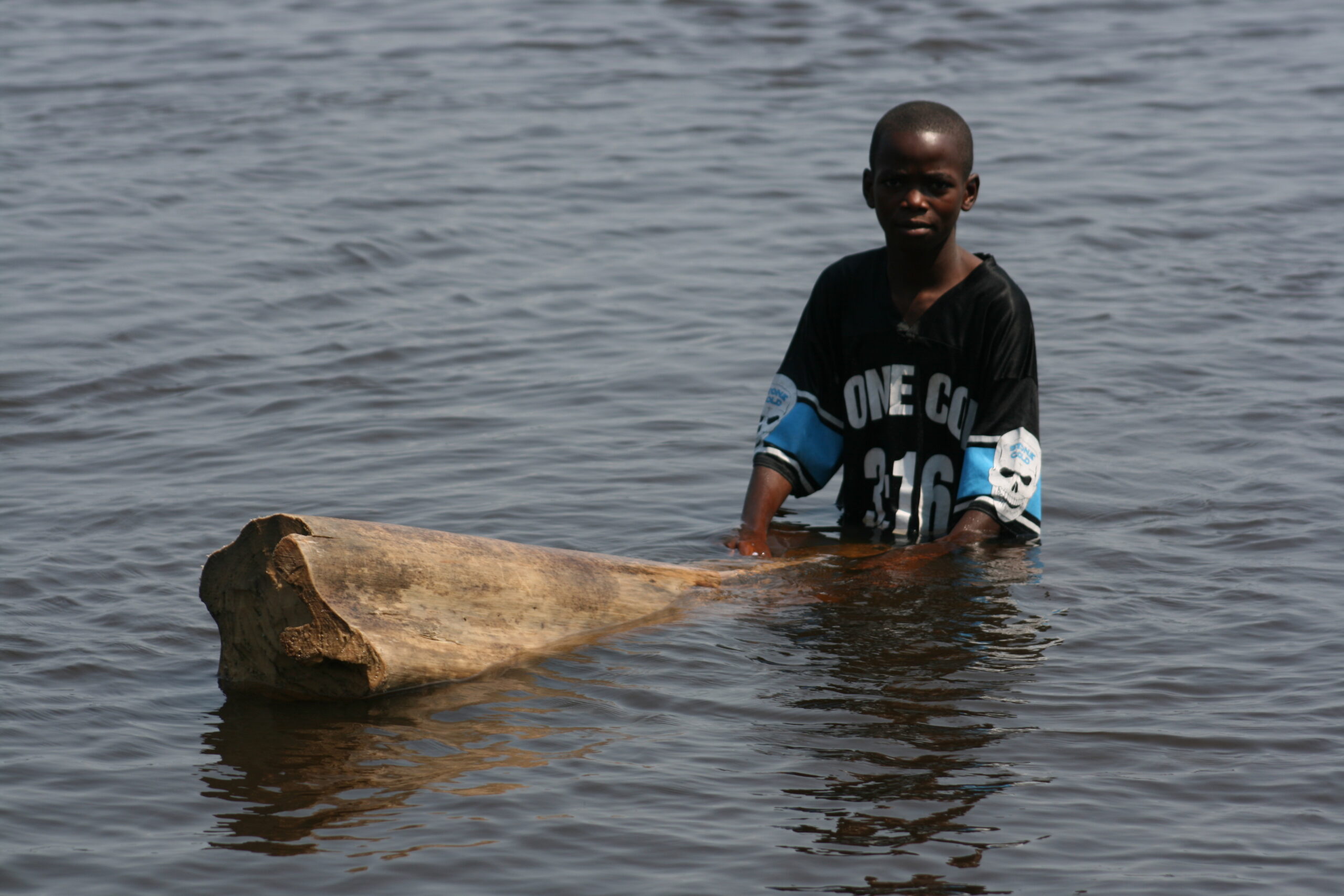 Child on log near Bumba
