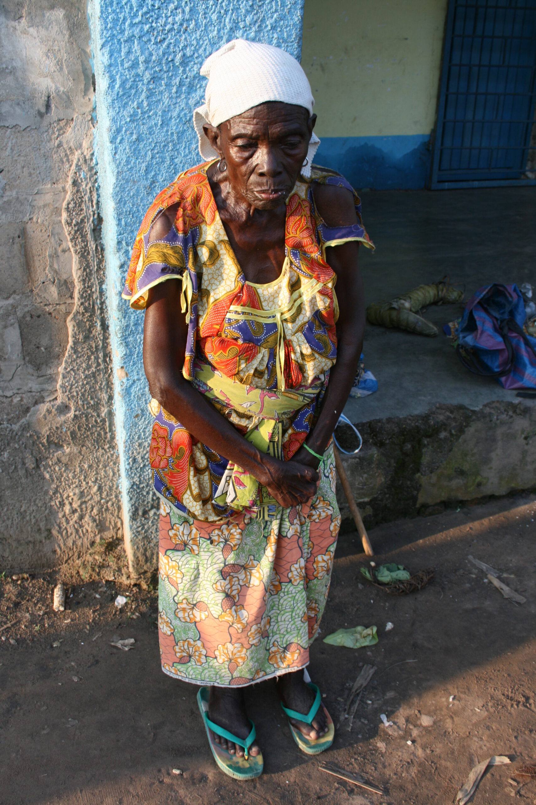 Old woman in Bumba