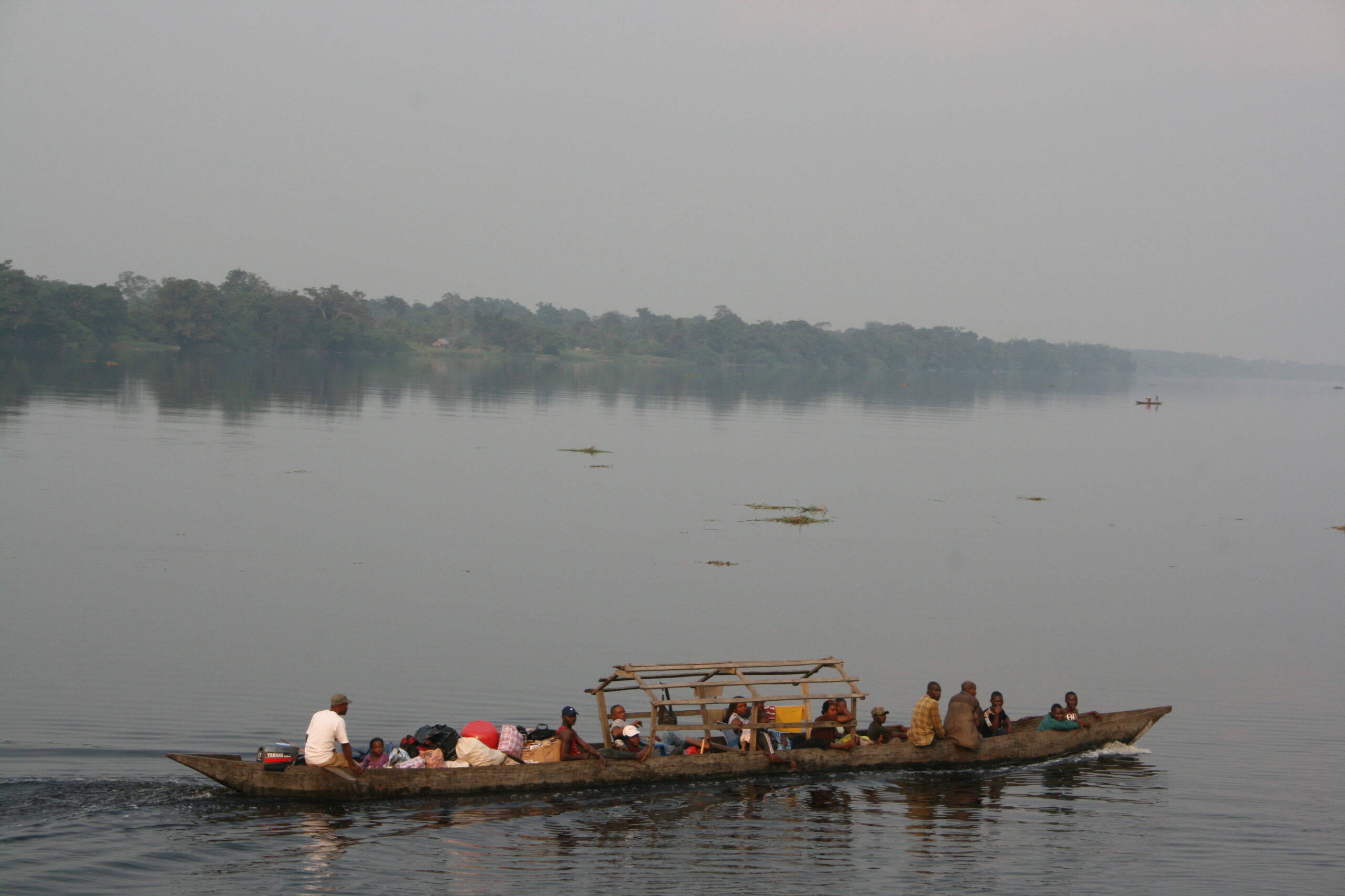 Many people in pirogue