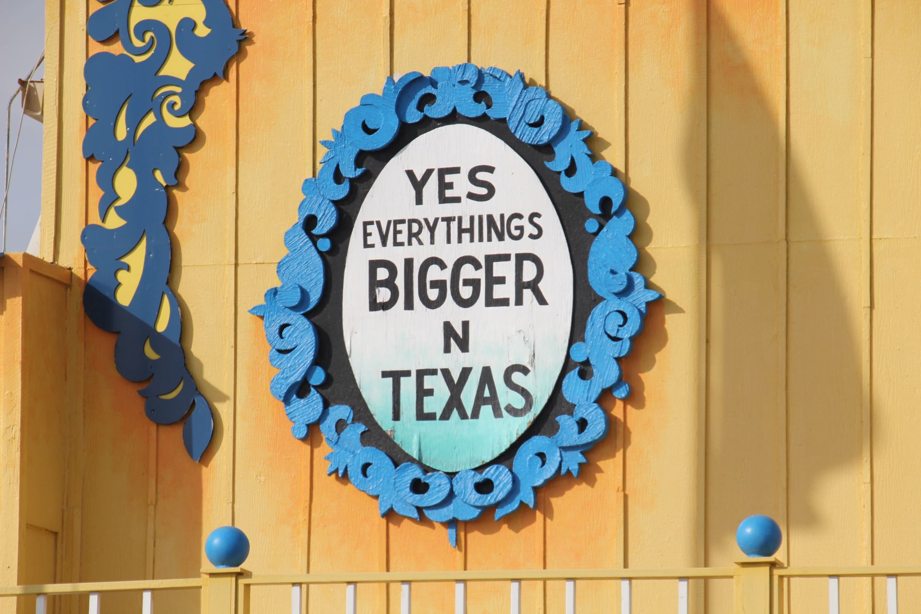 Yes Everythings Bigger N Texas sign in Amarillo, Texas