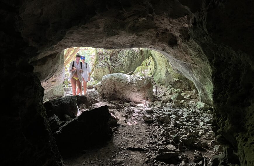 Cueva del Puente Day Hike