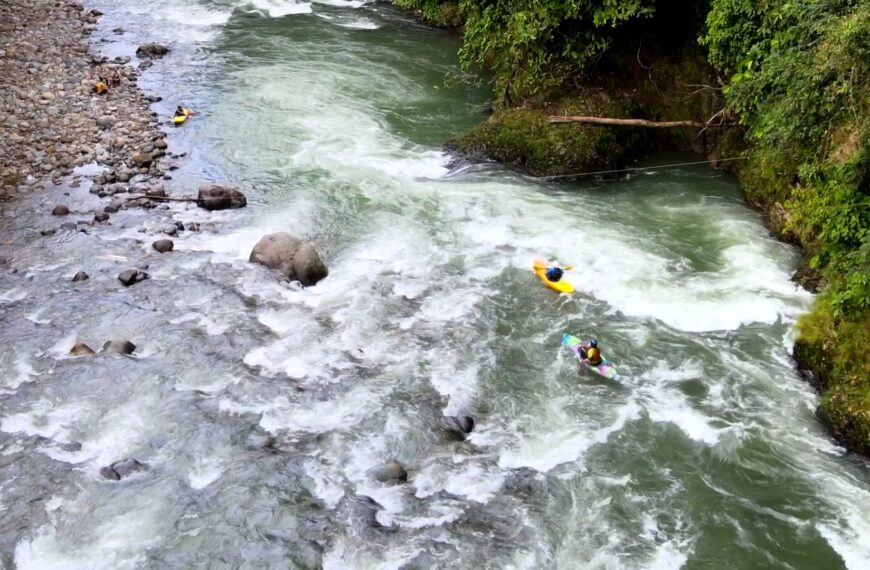 Kayakers on the Pejibaye River